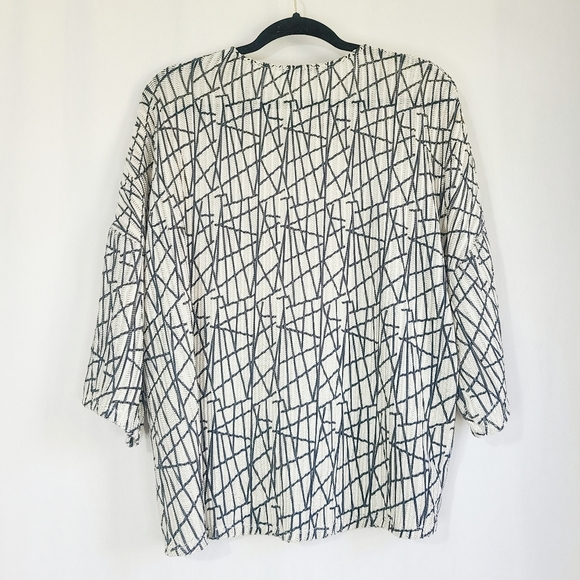 Zara * Unique Woven Abstract Print Top - Picture 3 of 7
